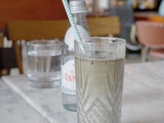 香草竹炭冰牛奶咖啡-The Rug Cafe(王府中环店)