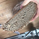 【乡村面包】是几乎由面包粉做的