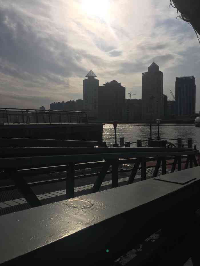 塘桥渡口售票处-"真的是五星好评的摆渡轮船.双休日乘客寥寥.