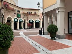 -佛罗伦萨小镇广佛名品奥特莱斯(疏港路店)