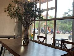 靠窗位-中国油画院咖啡馆