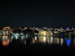 -Lake Shore Hotel & Restaurant
