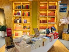 -新华里咖啡书吧(新华书店小寨店)