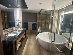 -天津梅江中心皇冠假日酒店