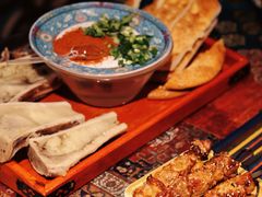 牛骨髓配烤馕-乡村馕坑肉·烧烤·新疆菜·本地人更爱吃(阿勒泰首店)