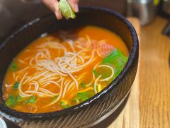 酸汤过桥米线-南桥帮(昆百大·泰业城店)