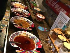 -老牌坊云南鱼豆花火锅(爱建店)
