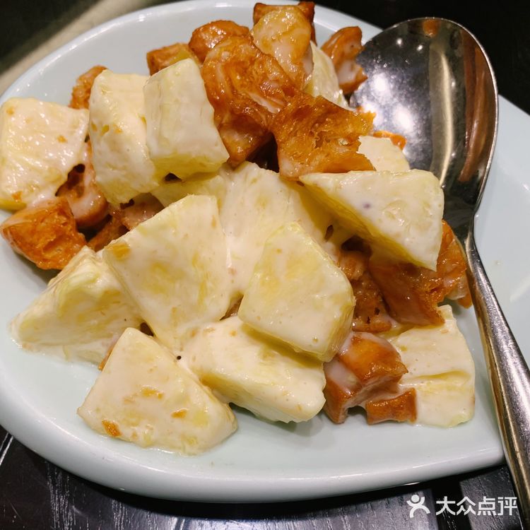 味道都不错，菜品种类很多，就是量有点小