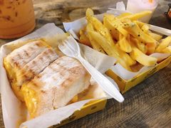 -席娜卡琳火车铁道夜市