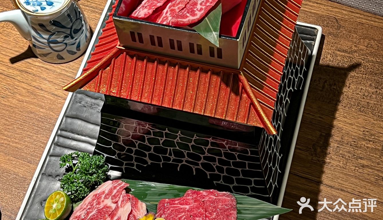 肉满堂怕不是从日漫里直接走出来的吧