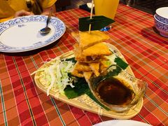 虾饼-卷心菜和避孕套餐厅(Pattaya)