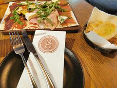 -BOURBON 玻本美式餐厅酒吧(虹桥新天地店)