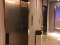 -西安大雁塔科技大学地铁站亚朵酒店