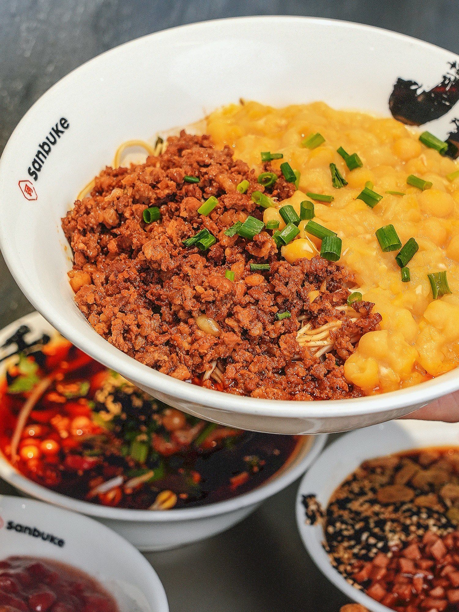 重庆肥肠面,一口回到山城!