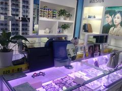 -提一眼镜·蔡司·依视路(小寨店)