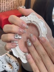 -芊屿芊浔美甲