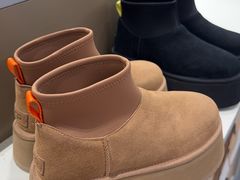 -UGG(燕莎奥特莱斯购物中心店)