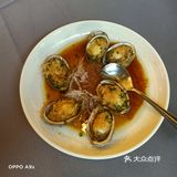 来了几个朋友，一进店门就有人问我们有没有预留好位子