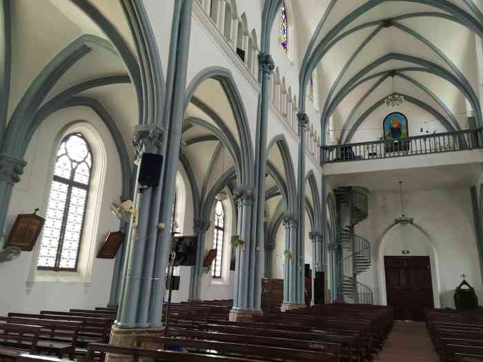 唐镇天主教堂-"乘地铁去唐镇办事,远远的看到一个尖顶教堂.