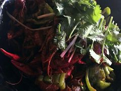 -虾弄弄海派小龙虾·牛羊蝎子火锅