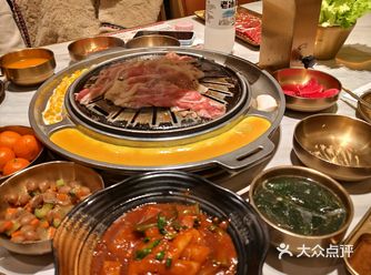 今日，怀着满心的期待，我首次踏入了首尔朴宝碳火烤肉店