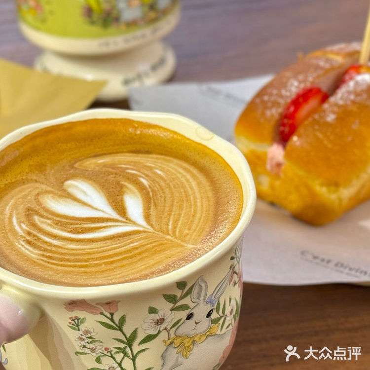 挖到宝！这家 树耳咖啡店 华夫饼也太会了吧✨