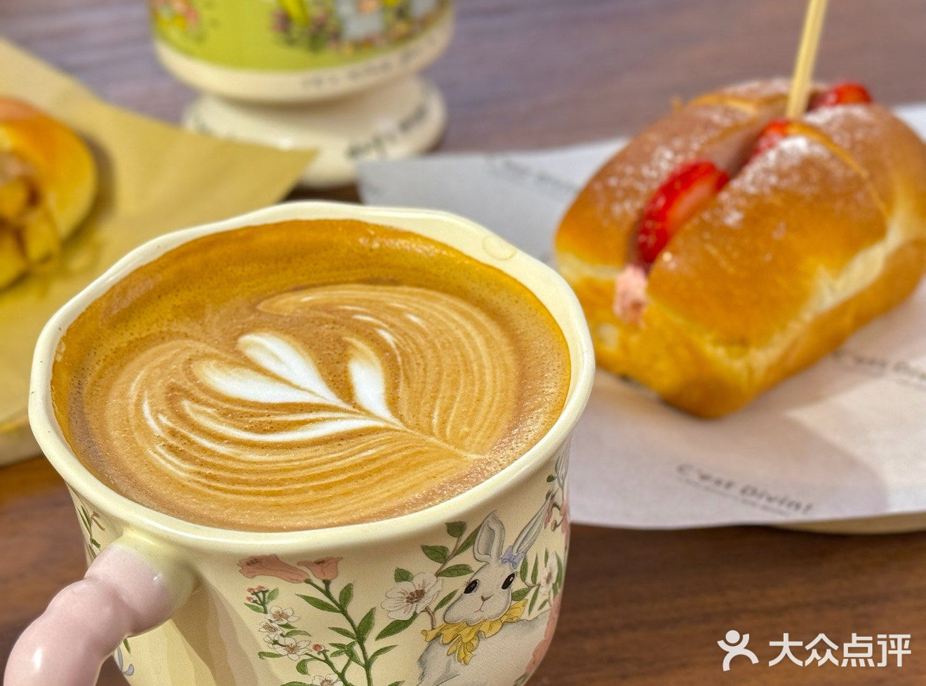 挖到宝！这家 树耳咖啡店 华夫饼也太会了吧✨