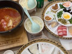 -花馬肆.云南过桥米线(汉神购物广场现场熬汤店)