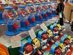 -m豆巧克力世界(上海世茂广场店)