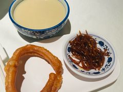 豆汁配焦圈-北平楼·烤鸭·北京菜(牡丹园店)