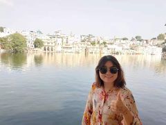 -Lake Shore Hotel & Restaurant