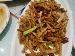 干煸茶树菇-添福来墨鱼饺子 · 海鲜东北菜(大连星海·黄浦路店)