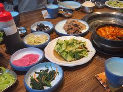 -明洞阿姨·韩式酱蟹烤肉·创意料理(三元桥店)