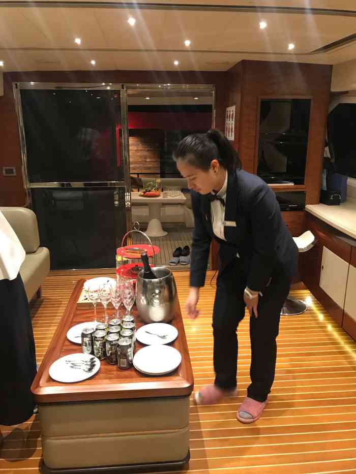 coal harbour克拉哈勃游艇俱乐部餐厅-"下雨车子找了好久,服务员出来