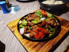 铁板爆牛肉-探鲜渔府·复古庭院风·商务海鲜(鹏城较场尾美食中心精选店)