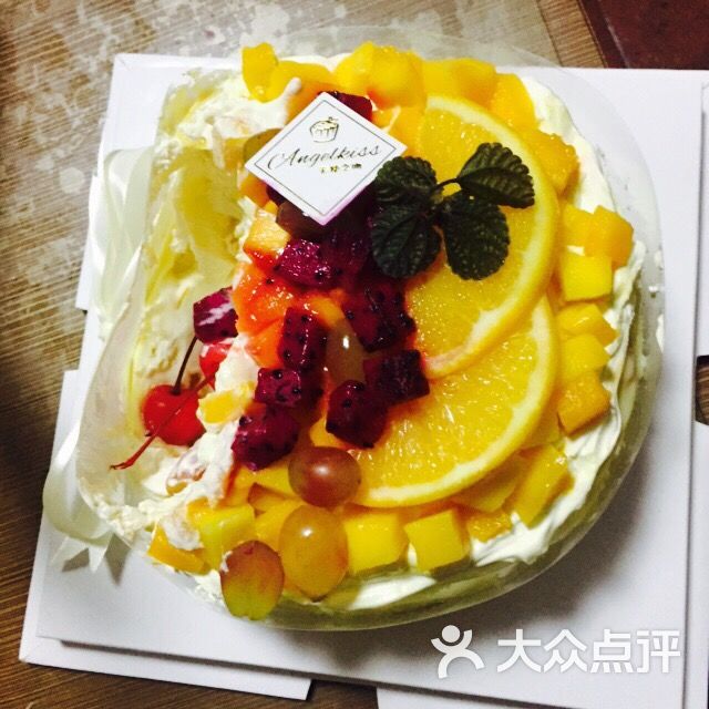 天使之吻艺术翻糖蛋糕图片 - 第1张