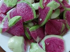 拌萝卜皮-宝瑞门钉肉饼店