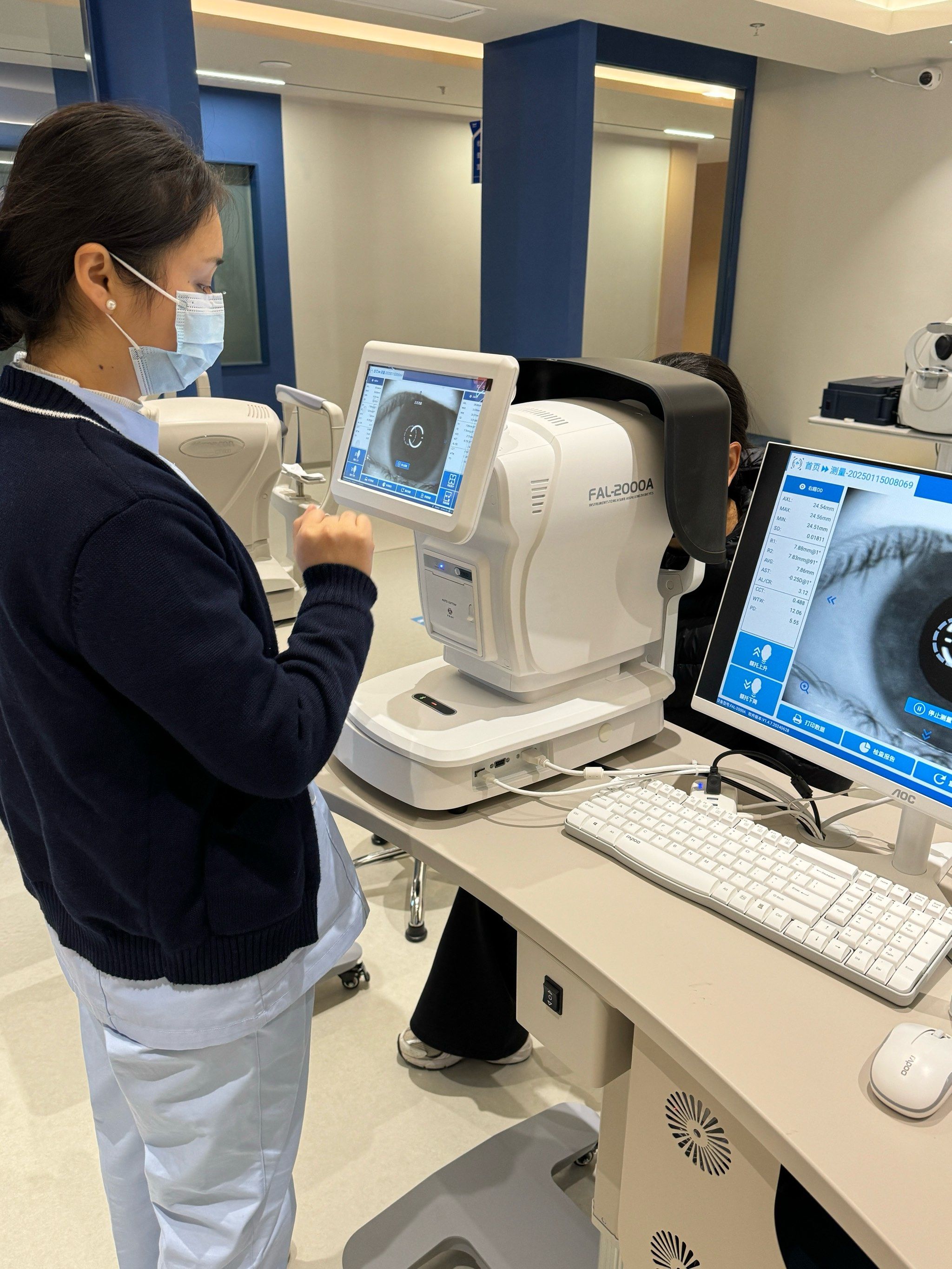 来蓝猫眼科做近视术前检查了