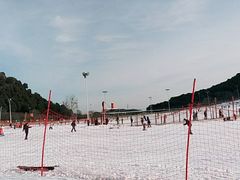 -十三陵雪世界滑雪场