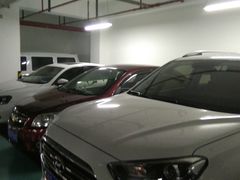 -卜蜂莲花-超市地下停车场