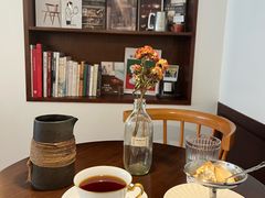 -Café Monson