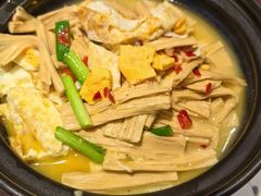 -阿瓦山寨·湘菜现炒·剁椒鱼头王(咸阳总店)