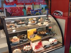 面包甜点陈列柜-DQ·蛋糕·冰淇淋(大宁国际商业广场店)
