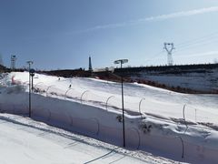 -采薇庄园四季滑雪场