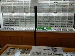 -视野联行眼镜•蔡司•依视路(温江店)