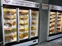 面包甜点陈列柜-马路边边·成都串串(翠柏路店)