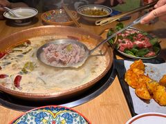 -洱火云南酸菜牛肉火锅(石景山当代商城店)