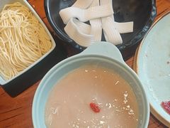 -东巴婆婆云南鱼豆花火锅(大东门店)