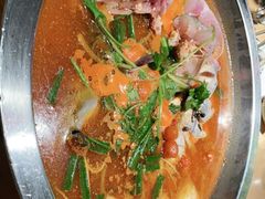 -野山舂·贵州现舂酸汤火锅(鸿通城店)