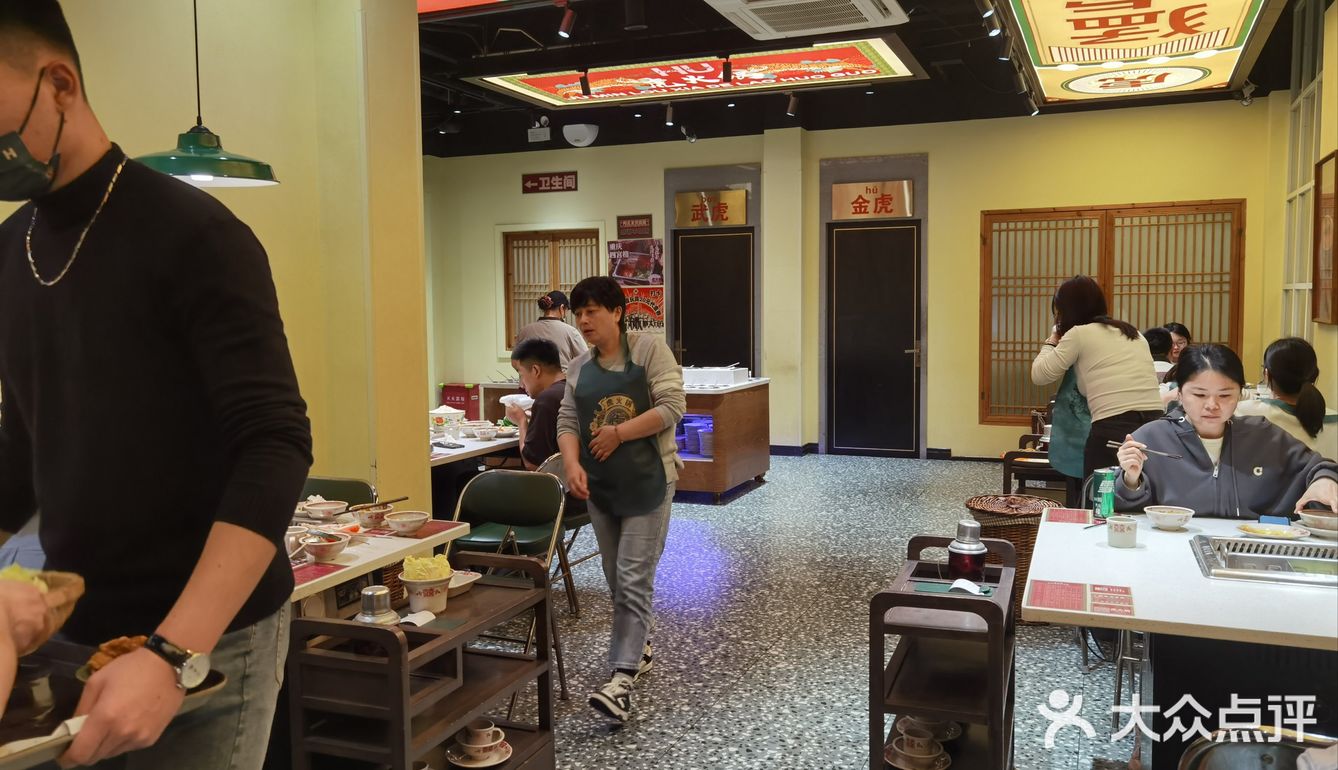 今天火锅吃撑了，超满足